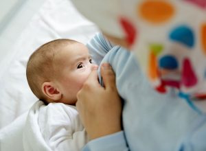 3 Petua Hilangkan Sembelit untuk Bayi